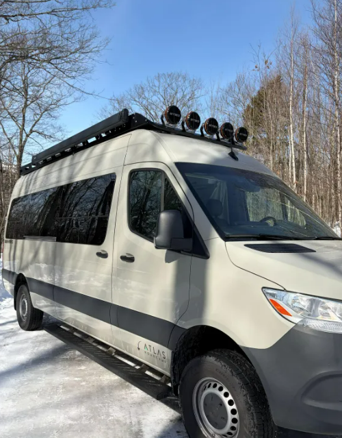 Atlas Marchepieds Mercedes Sprinter, vue de face