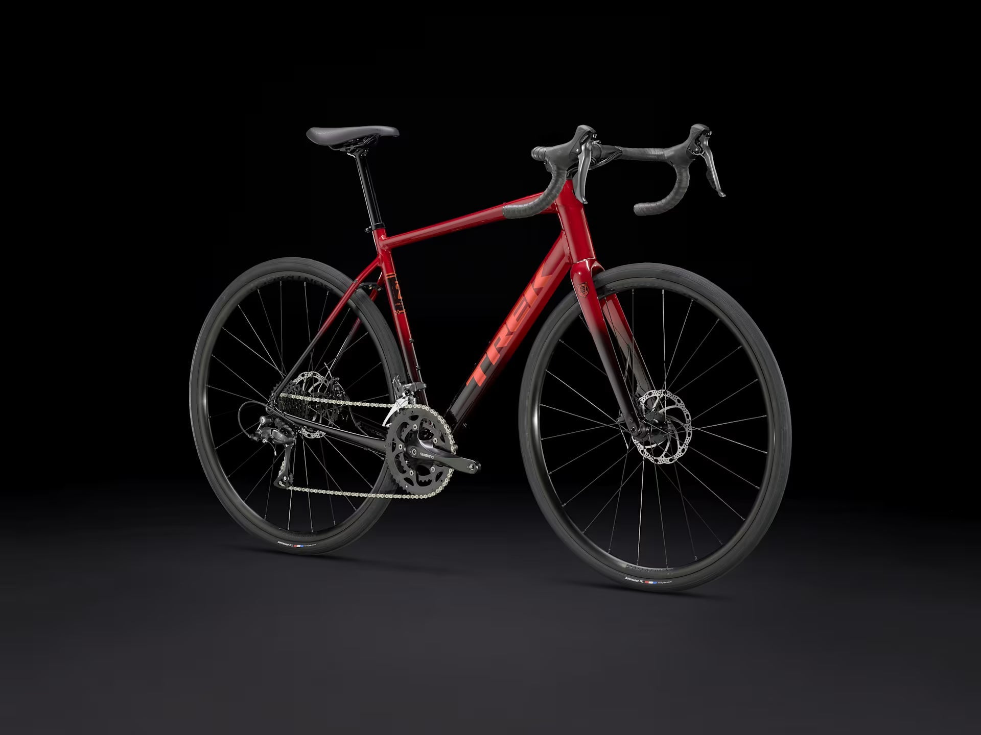 Trek Domane AL 2 Gen 4, trois-quarts avant