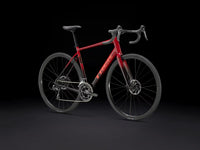 Trek Domane AL 2 Gen 4, trois-quarts avant