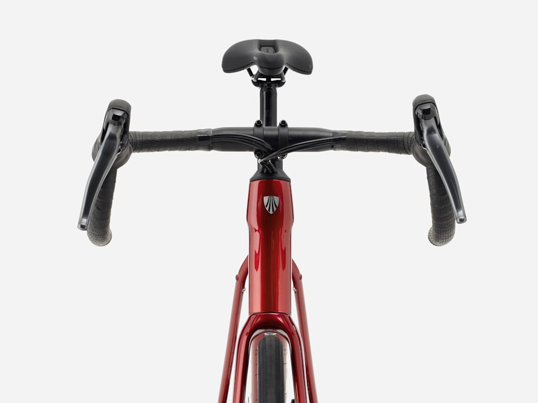 Trek Domane AL 2 Gen 4 2027, cockpit