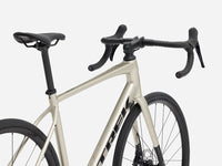 Trek Domane AL 4 4e gén. 2027, trois-quarts arrière