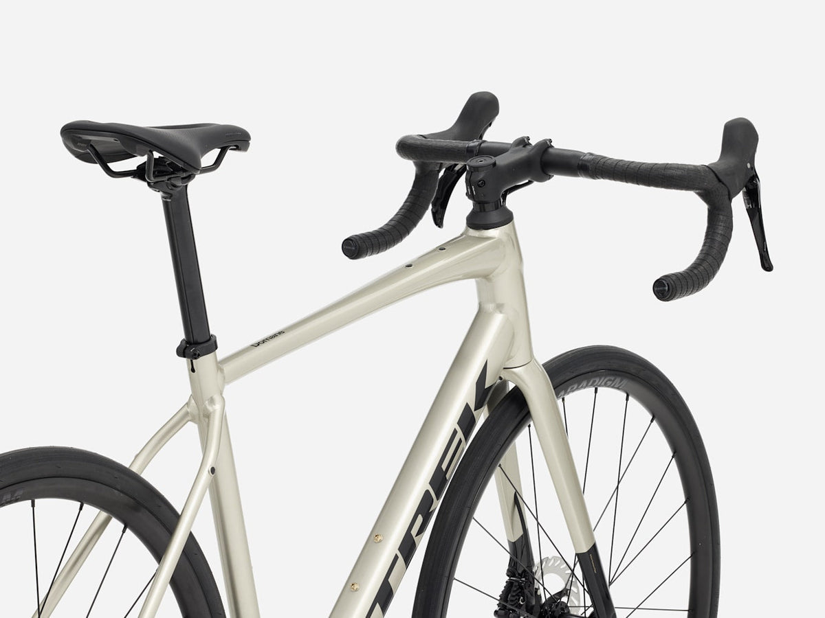 Vélo Trek Domane AL 5 4e génération 2027, Gloss Supernova, cockpit