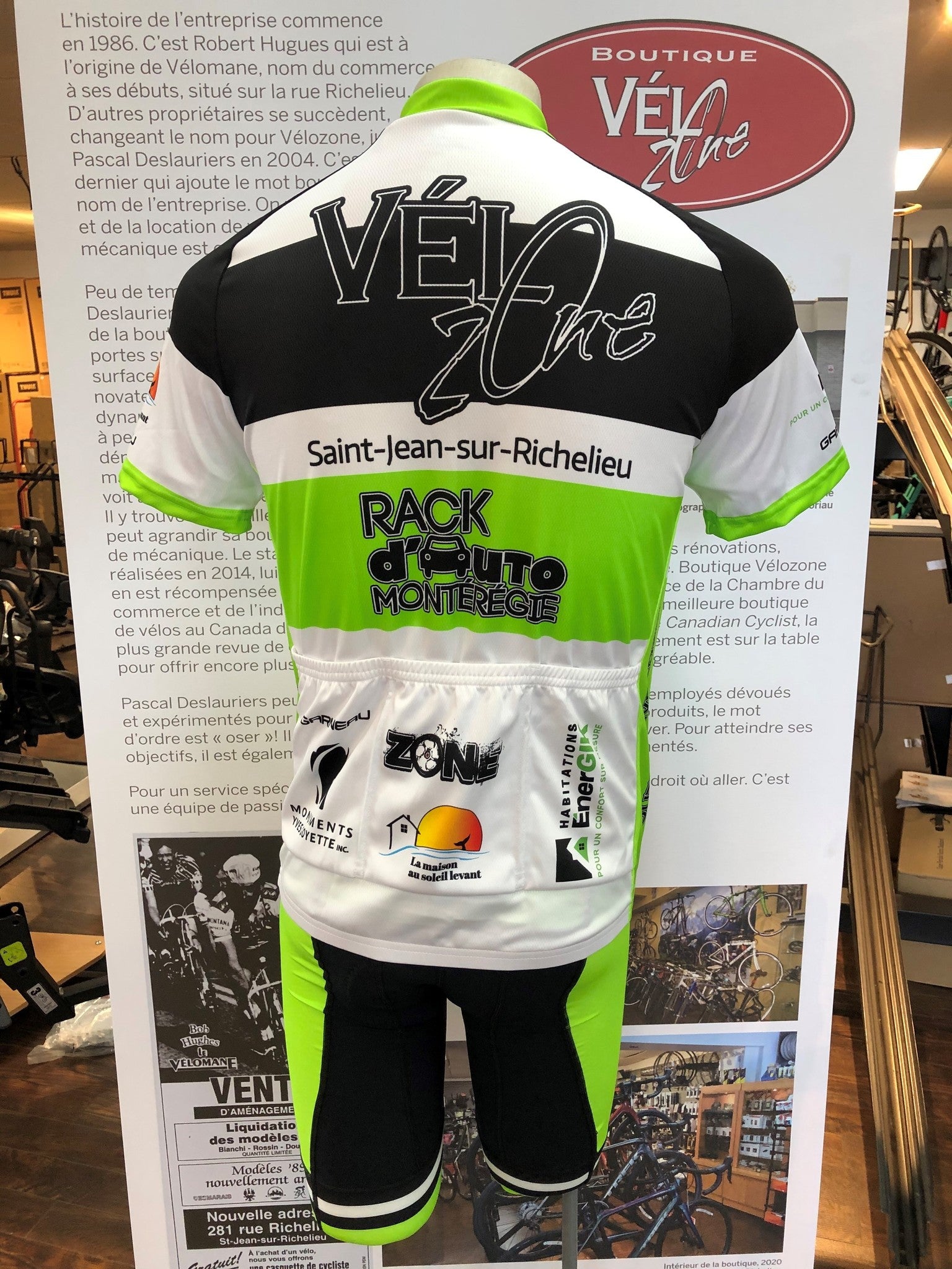 Maillot sportive Vélozone, vue de profil